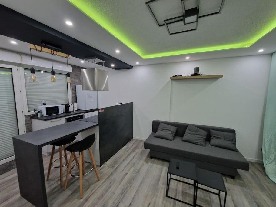 Logement Atypique & Parking Gratuit Gex Exterior photo