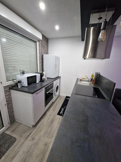 Logement Atypique & Parking Gratuit Gex Exterior photo